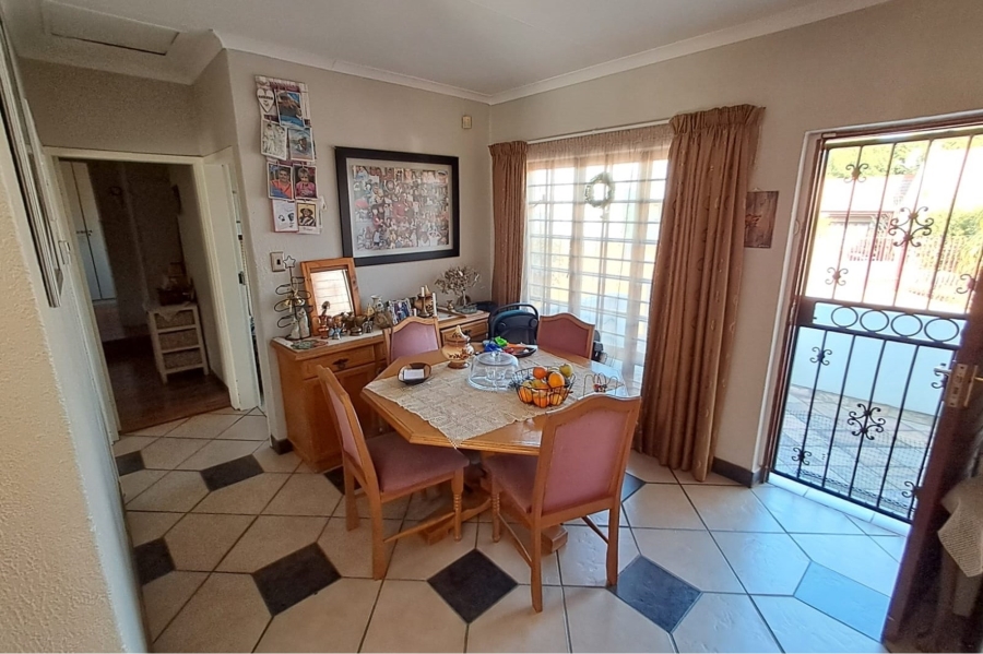 2 Bedroom Property for Sale in Die Hoewes Gauteng