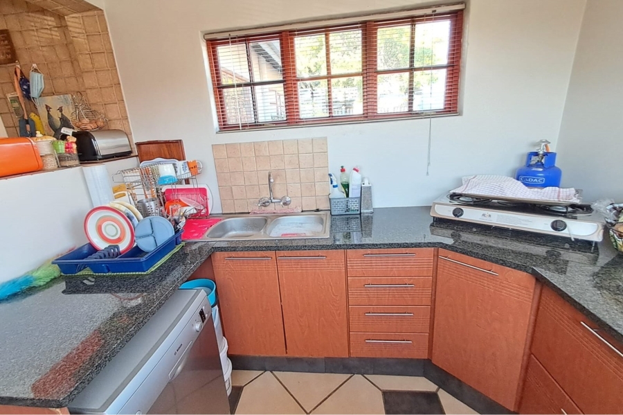 2 Bedroom Property for Sale in Die Hoewes Gauteng