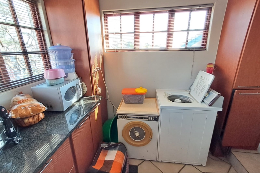 2 Bedroom Property for Sale in Die Hoewes Gauteng
