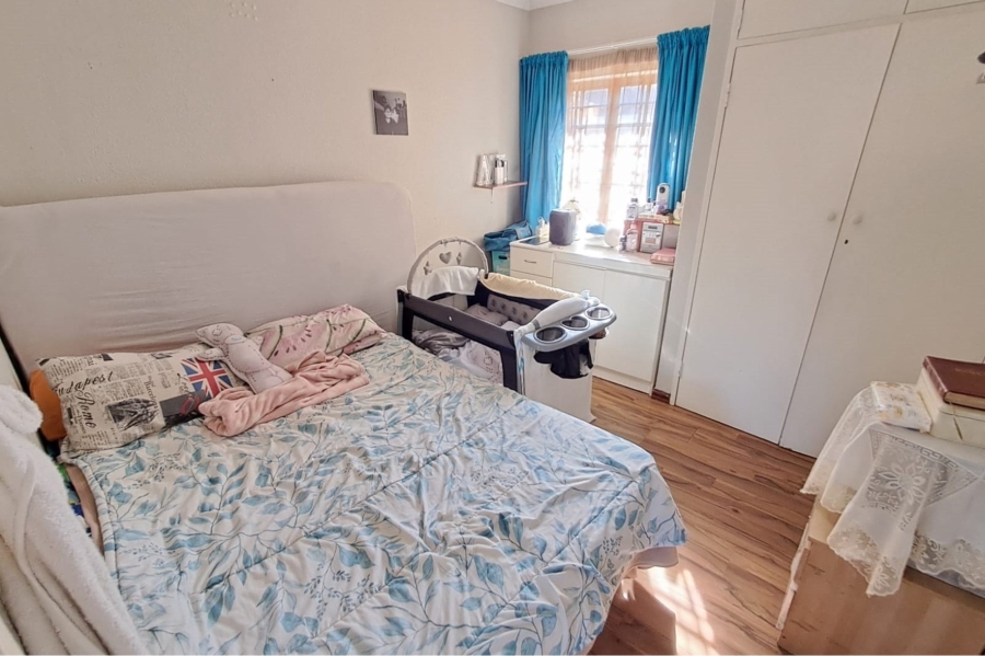 2 Bedroom Property for Sale in Die Hoewes Gauteng
