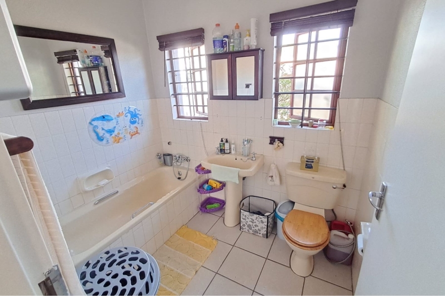 2 Bedroom Property for Sale in Die Hoewes Gauteng