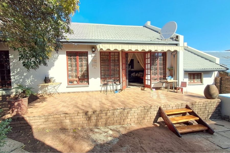 2 Bedroom Property for Sale in Die Hoewes Gauteng