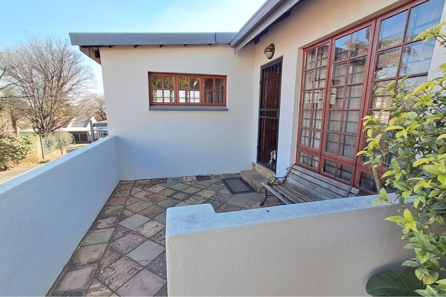 2 Bedroom Property for Sale in Die Hoewes Gauteng