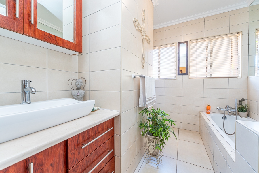 3 Bedroom Property for Sale in Roodepoort Gauteng