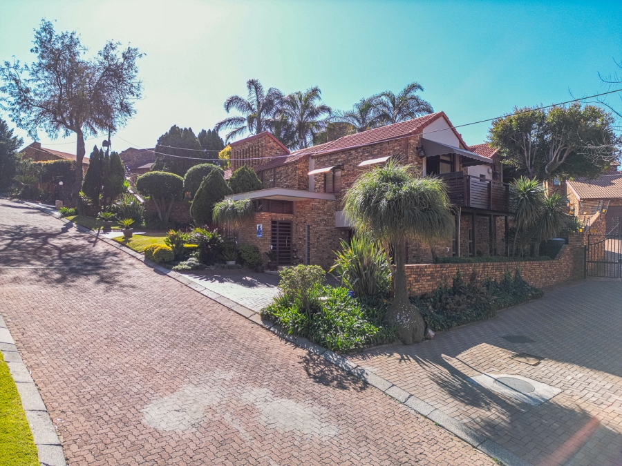 3 Bedroom Property for Sale in Roodepoort Gauteng