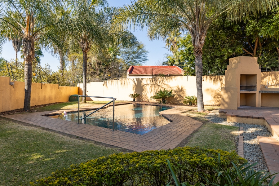 2 Bedroom Property for Sale in Lonehill Gauteng