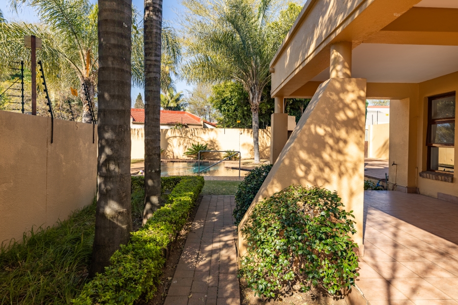 2 Bedroom Property for Sale in Lonehill Gauteng
