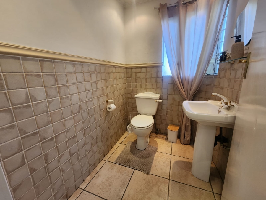 5 Bedroom Property for Sale in Van Riebeeck Park Gauteng