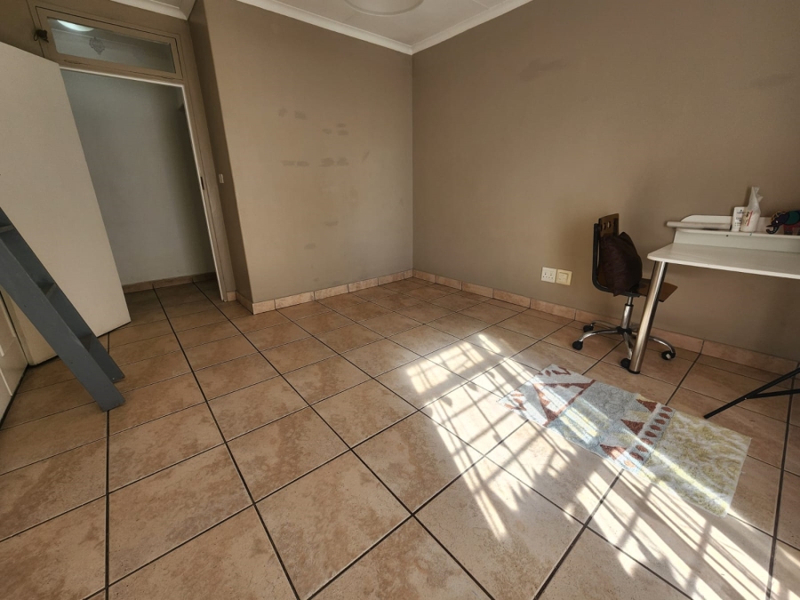 5 Bedroom Property for Sale in Van Riebeeck Park Gauteng