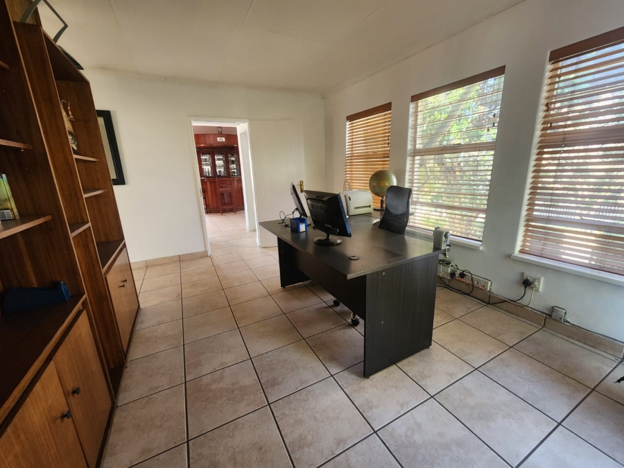 5 Bedroom Property for Sale in Van Riebeeck Park Gauteng