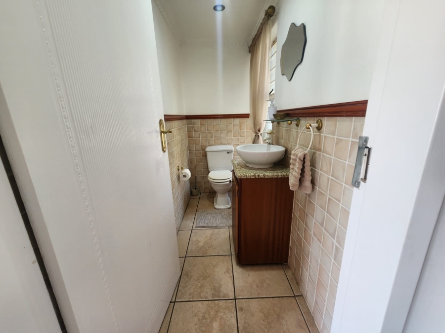 5 Bedroom Property for Sale in Van Riebeeck Park Gauteng