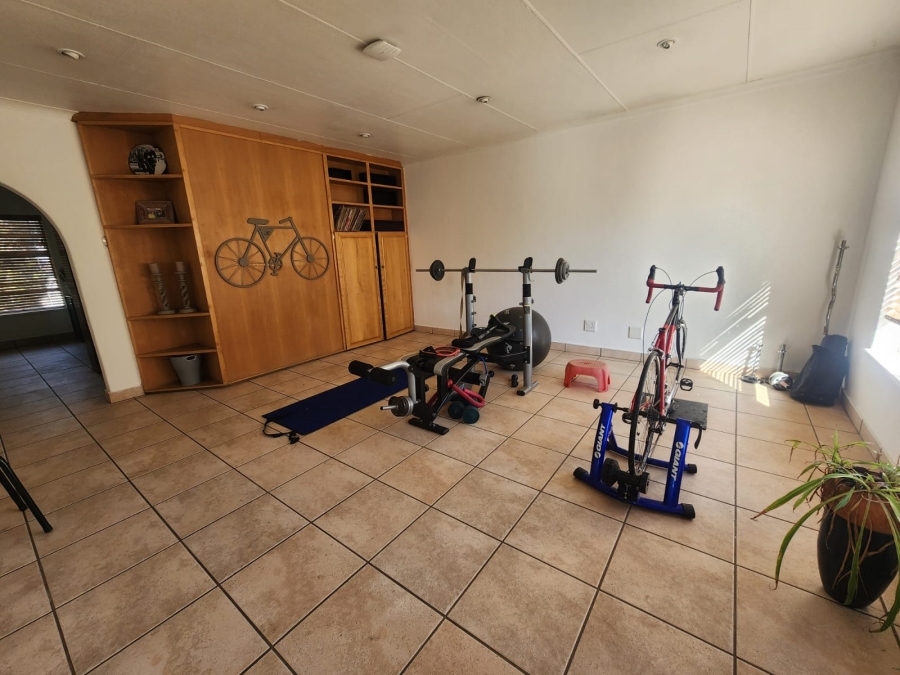 5 Bedroom Property for Sale in Van Riebeeck Park Gauteng
