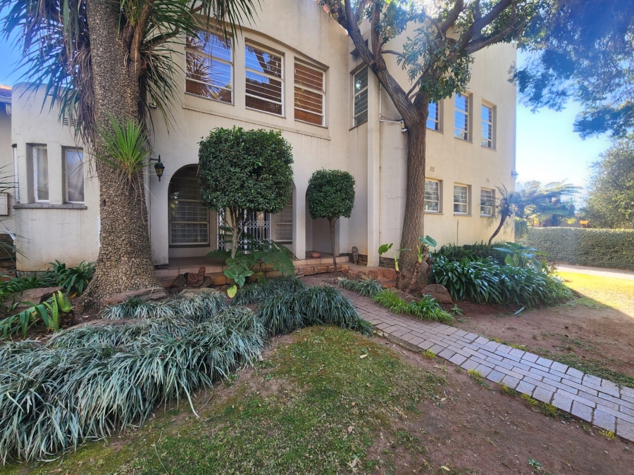 5 Bedroom Property for Sale in Van Riebeeck Park Gauteng