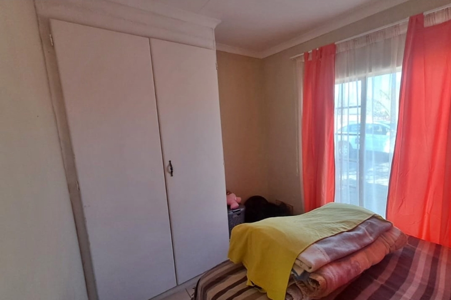 2 Bedroom Property for Sale in Rooihuiskraal Gauteng