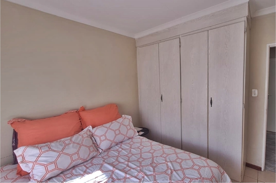 2 Bedroom Property for Sale in Rooihuiskraal Gauteng