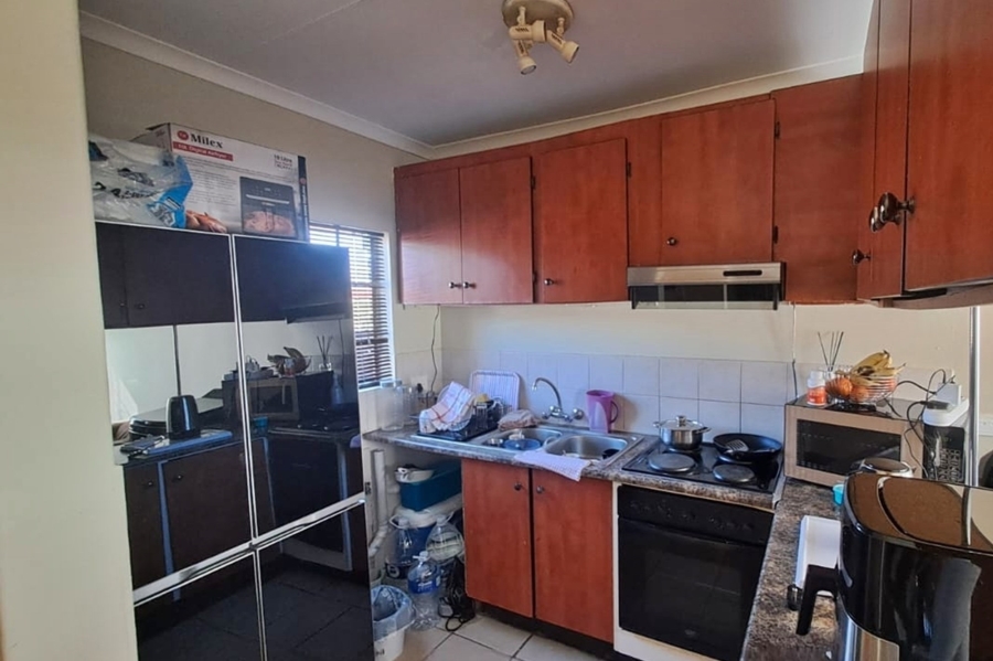 2 Bedroom Property for Sale in Rooihuiskraal Gauteng