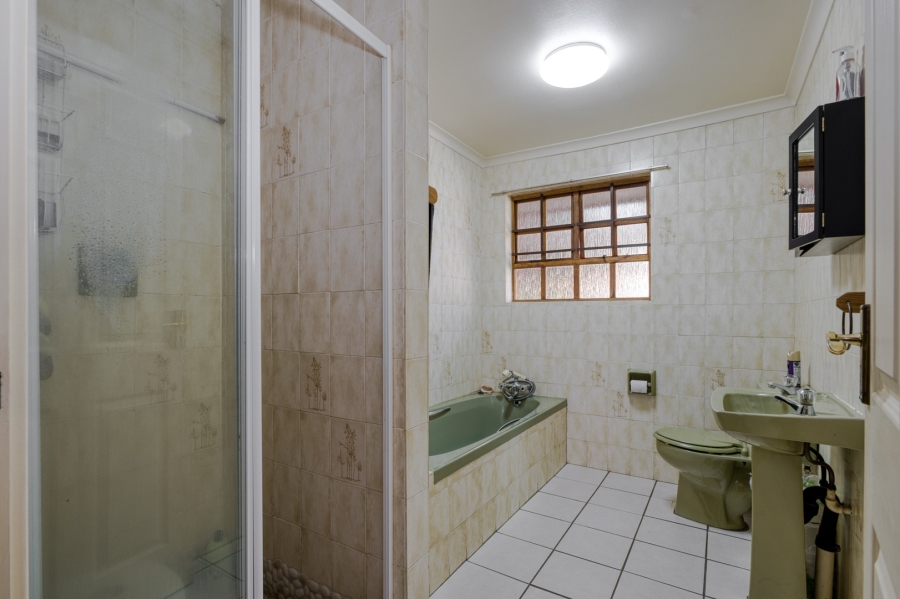 4 Bedroom Property for Sale in Douglasdale Gauteng