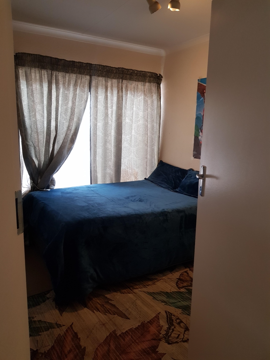 To Let 4 Bedroom Property for Rent in Weltevreden Park Gauteng