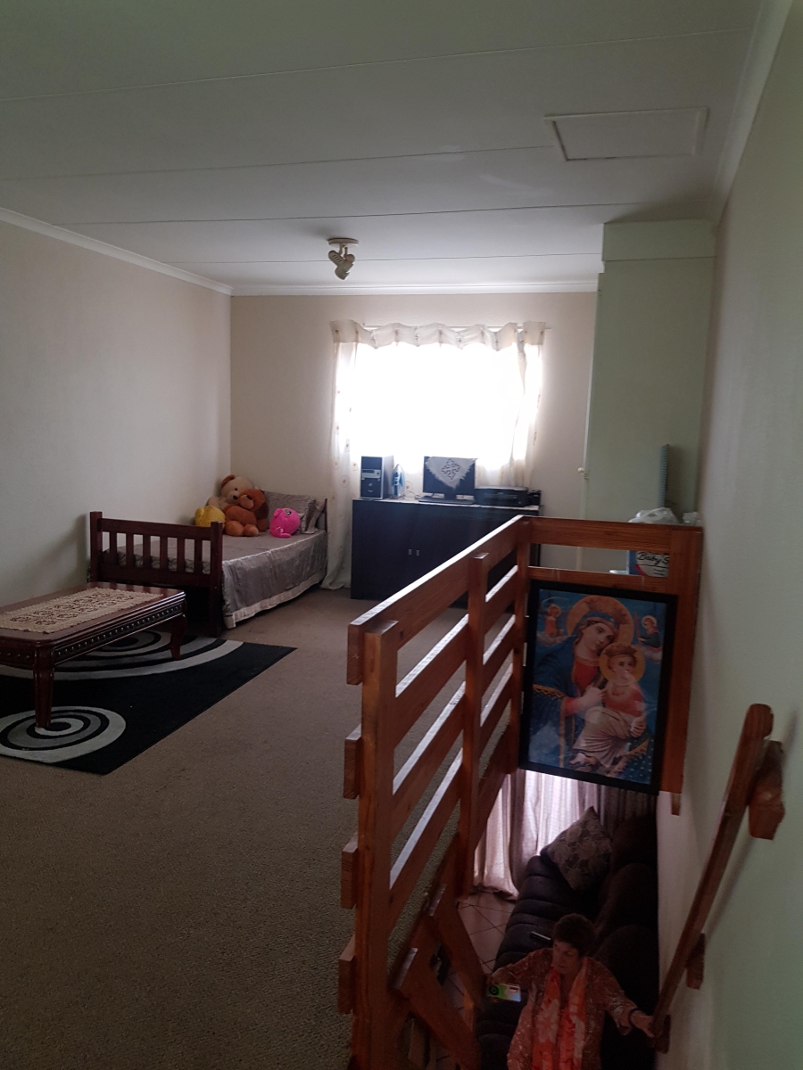 To Let 4 Bedroom Property for Rent in Weltevreden Park Gauteng