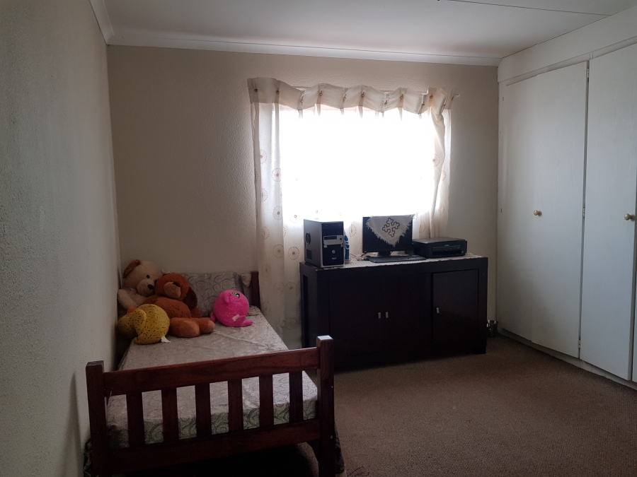 To Let 4 Bedroom Property for Rent in Weltevreden Park Gauteng