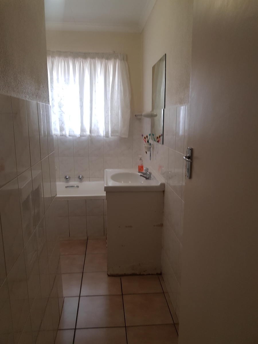 To Let 4 Bedroom Property for Rent in Weltevreden Park Gauteng