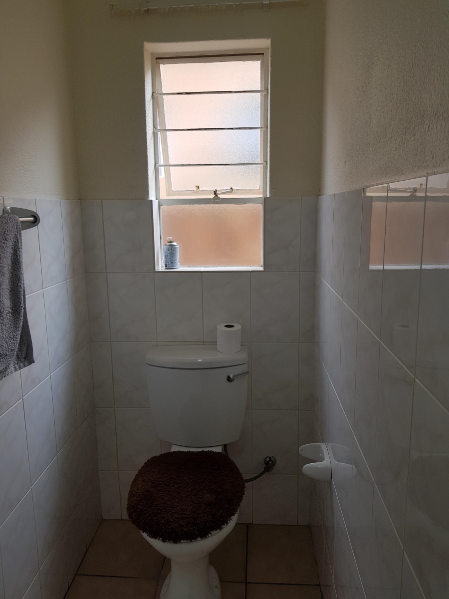 To Let 4 Bedroom Property for Rent in Weltevreden Park Gauteng