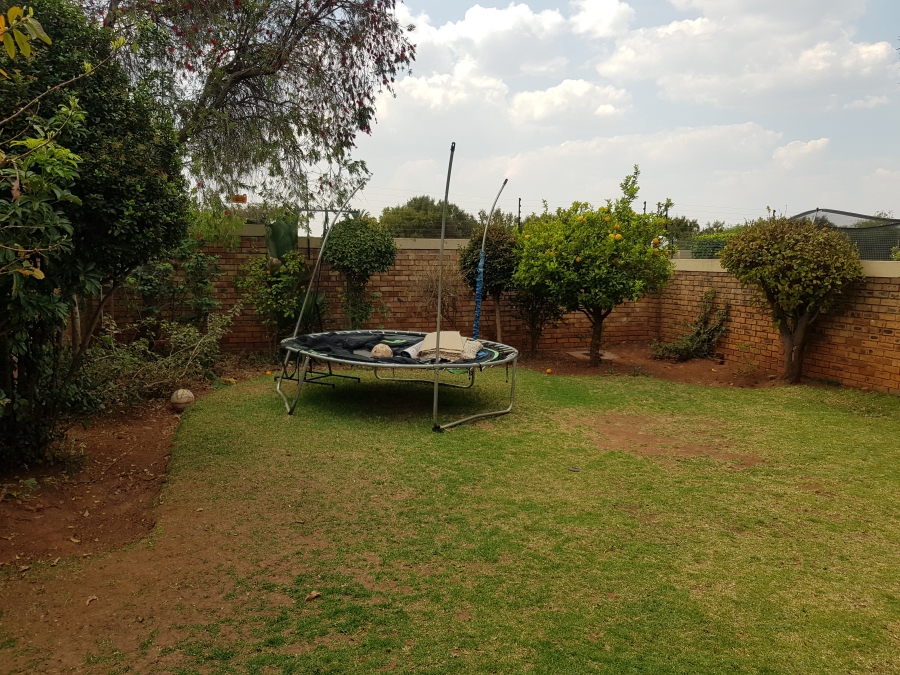 To Let 4 Bedroom Property for Rent in Weltevreden Park Gauteng