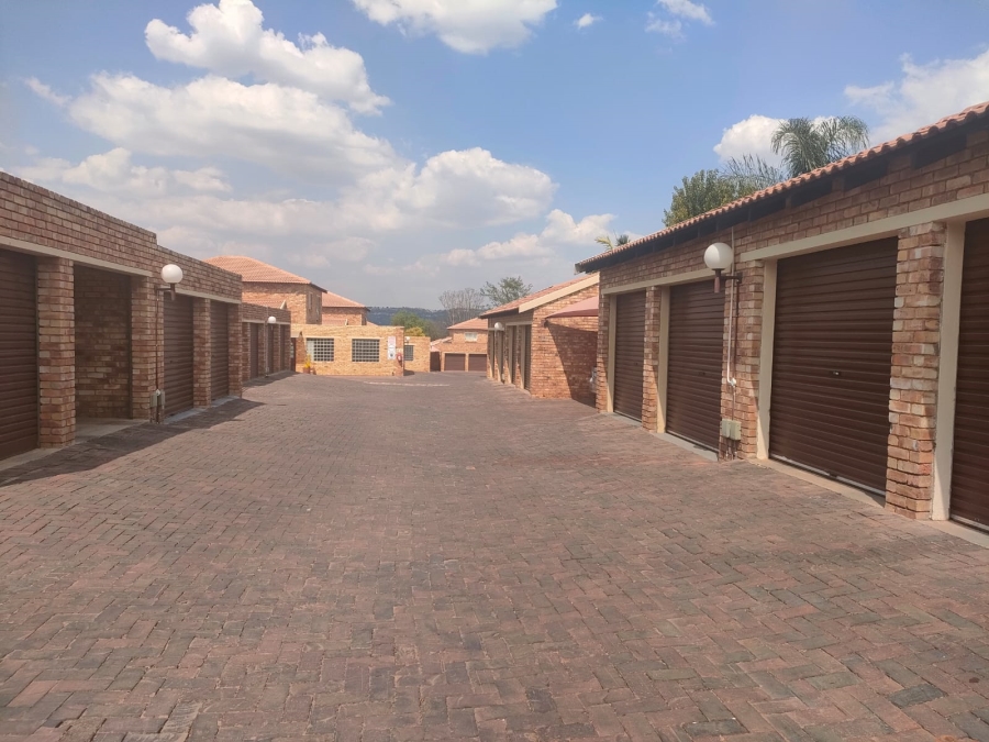 To Let 4 Bedroom Property for Rent in Weltevreden Park Gauteng