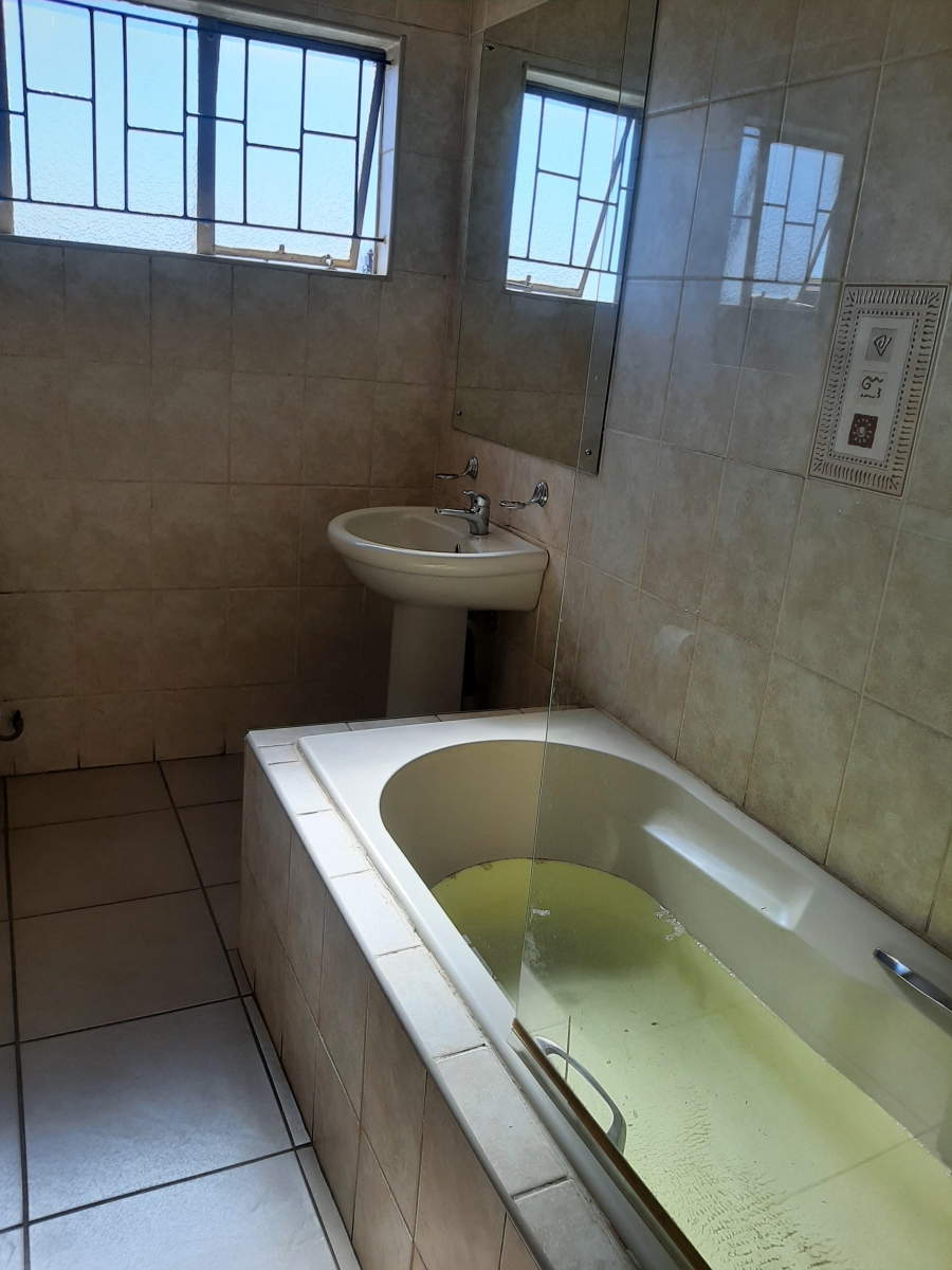 4 Bedroom Property for Sale in Daveyton Gauteng