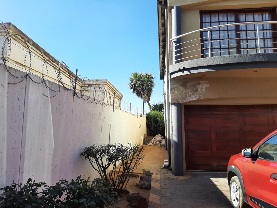 4 Bedroom Property for Sale in Daveyton Gauteng