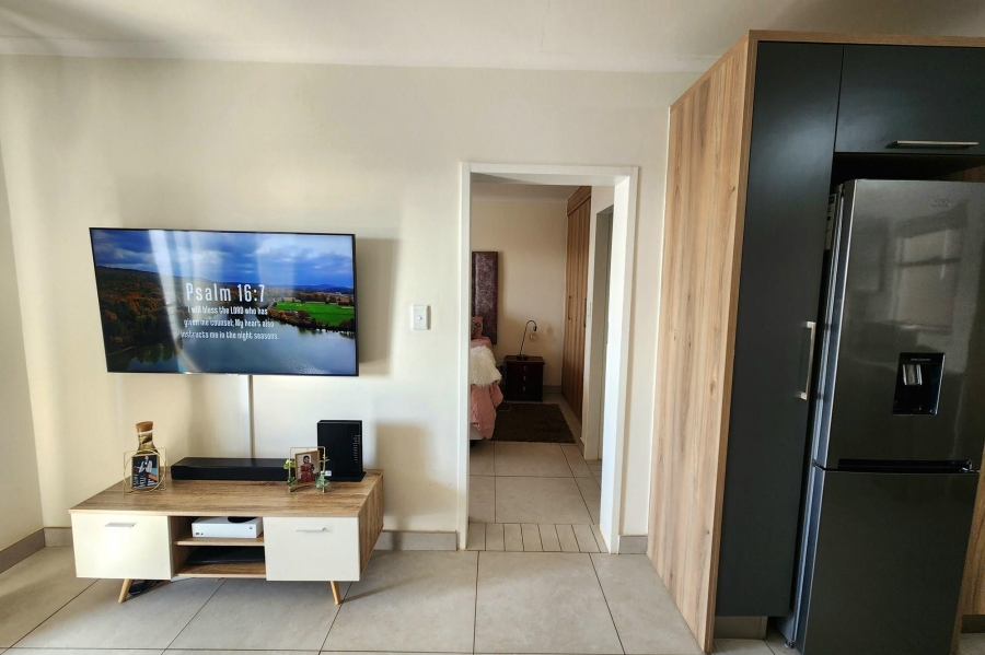 To Let 1 Bedroom Property for Rent in Louwlardia Gauteng