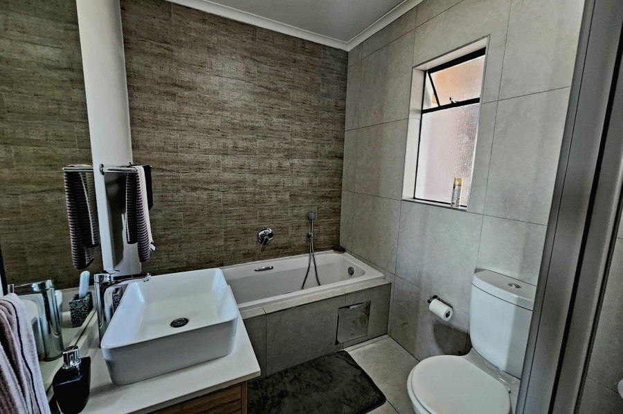 To Let 1 Bedroom Property for Rent in Louwlardia Gauteng