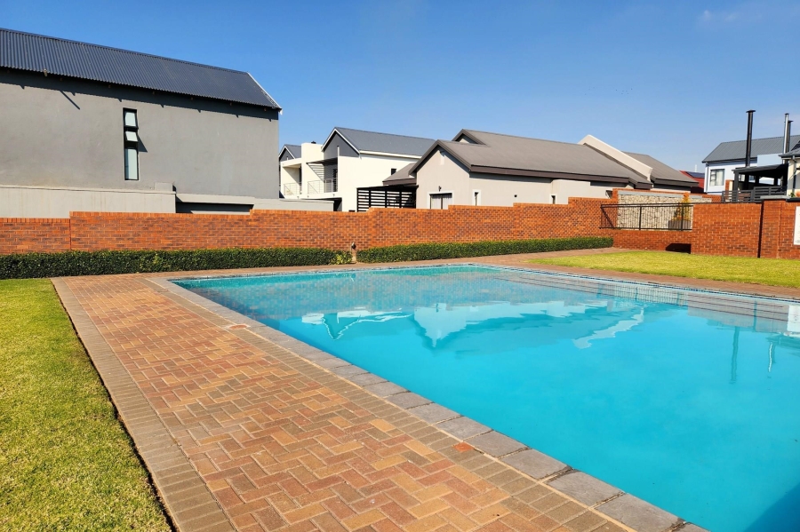 To Let 1 Bedroom Property for Rent in Louwlardia Gauteng