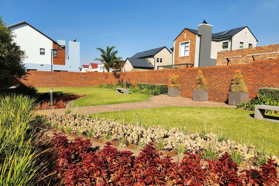 To Let 1 Bedroom Property for Rent in Louwlardia Gauteng