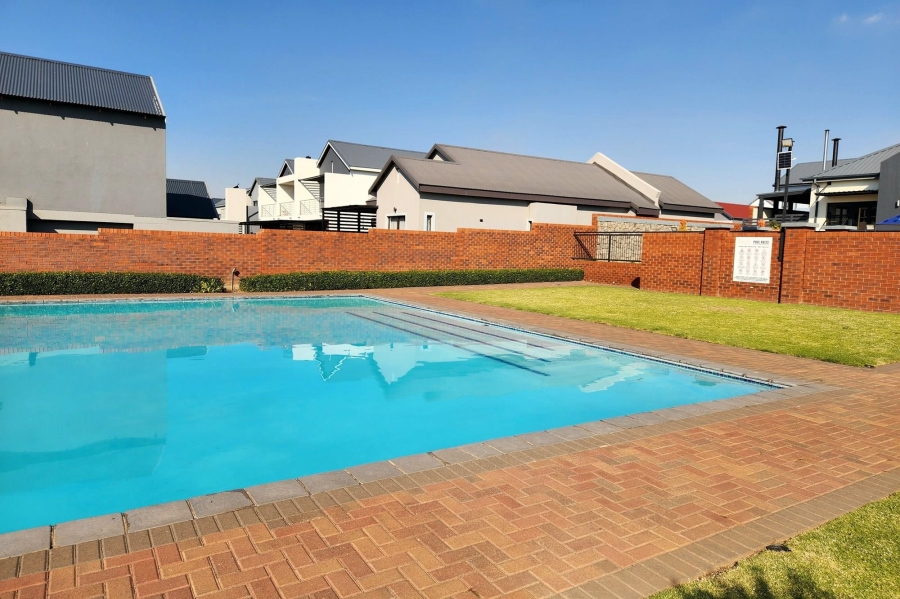 To Let 1 Bedroom Property for Rent in Louwlardia Gauteng