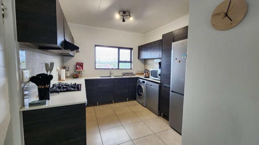To Let 2 Bedroom Property for Rent in Greenstone Hill Gauteng