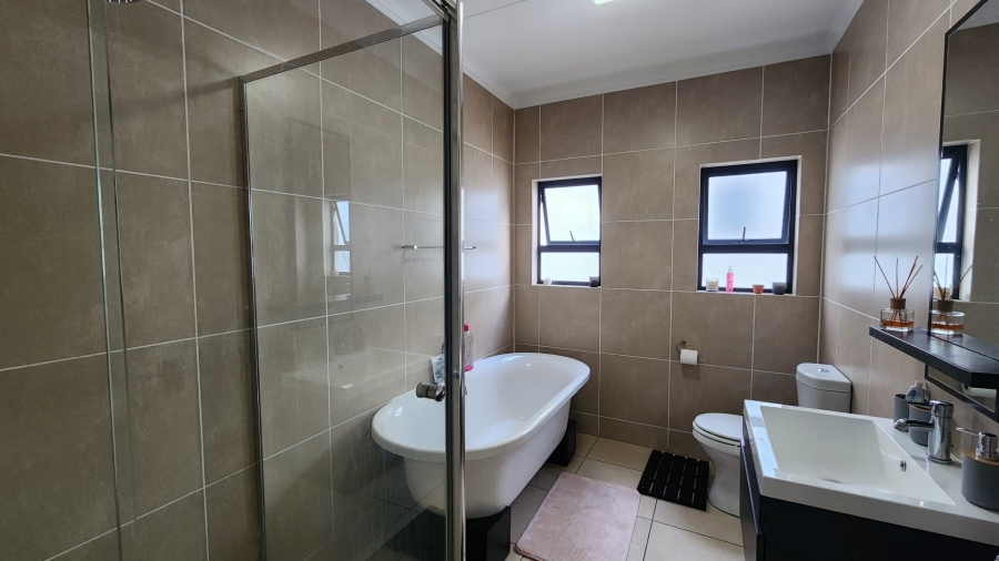 To Let 2 Bedroom Property for Rent in Greenstone Hill Gauteng