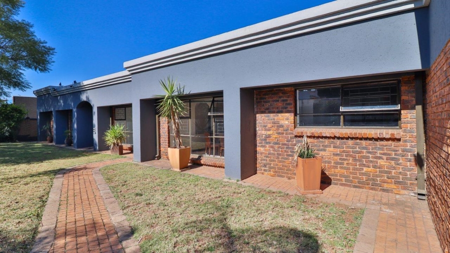 3 Bedroom Property for Sale in Sunward Park Gauteng
