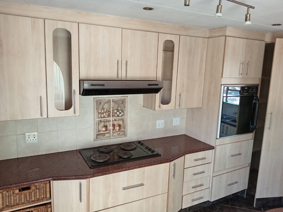 To Let 3 Bedroom Property for Rent in Heuweloord Gauteng