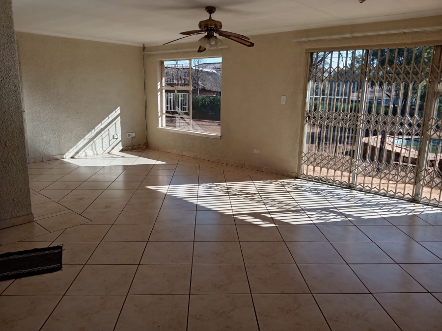 To Let 3 Bedroom Property for Rent in Heuweloord Gauteng