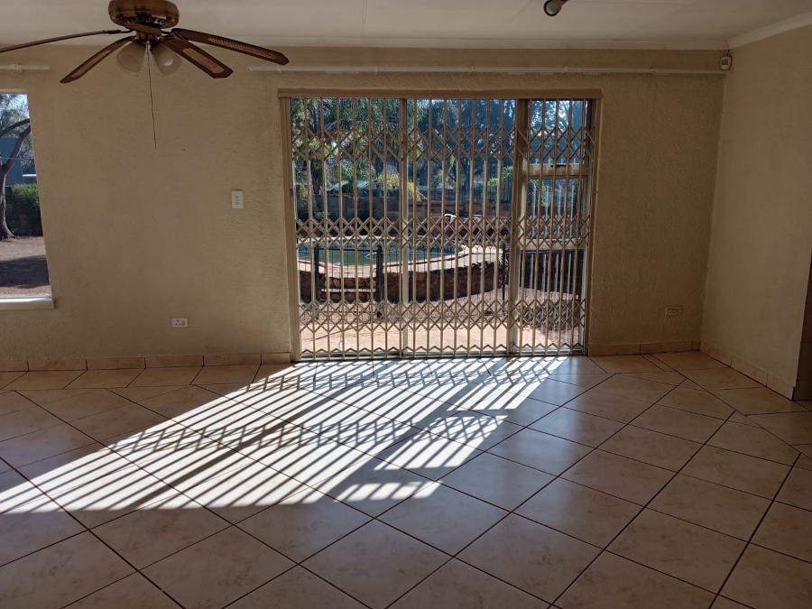 To Let 3 Bedroom Property for Rent in Heuweloord Gauteng