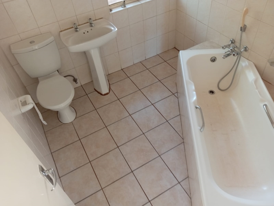 To Let 3 Bedroom Property for Rent in Heuweloord Gauteng
