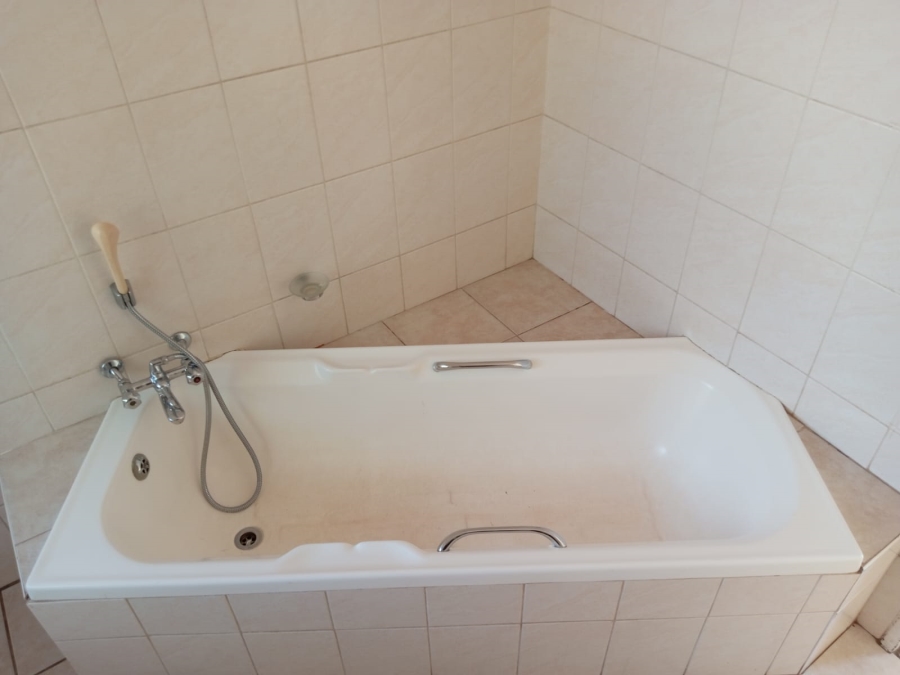 To Let 3 Bedroom Property for Rent in Heuweloord Gauteng