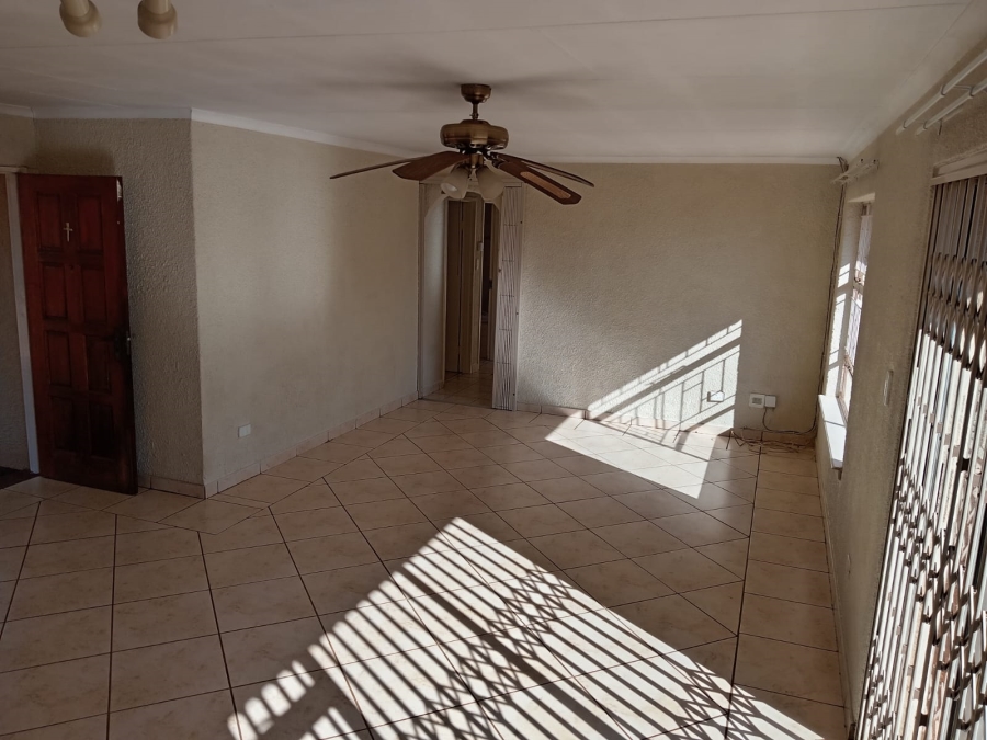 To Let 3 Bedroom Property for Rent in Heuweloord Gauteng