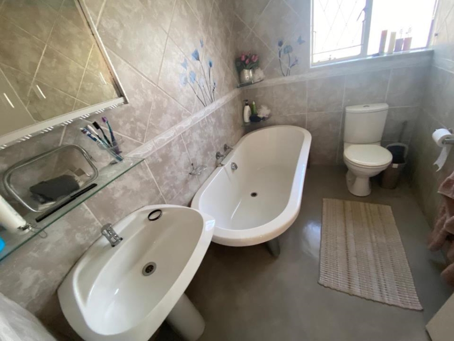 3 Bedroom Property for Sale in Brackendowns Gauteng