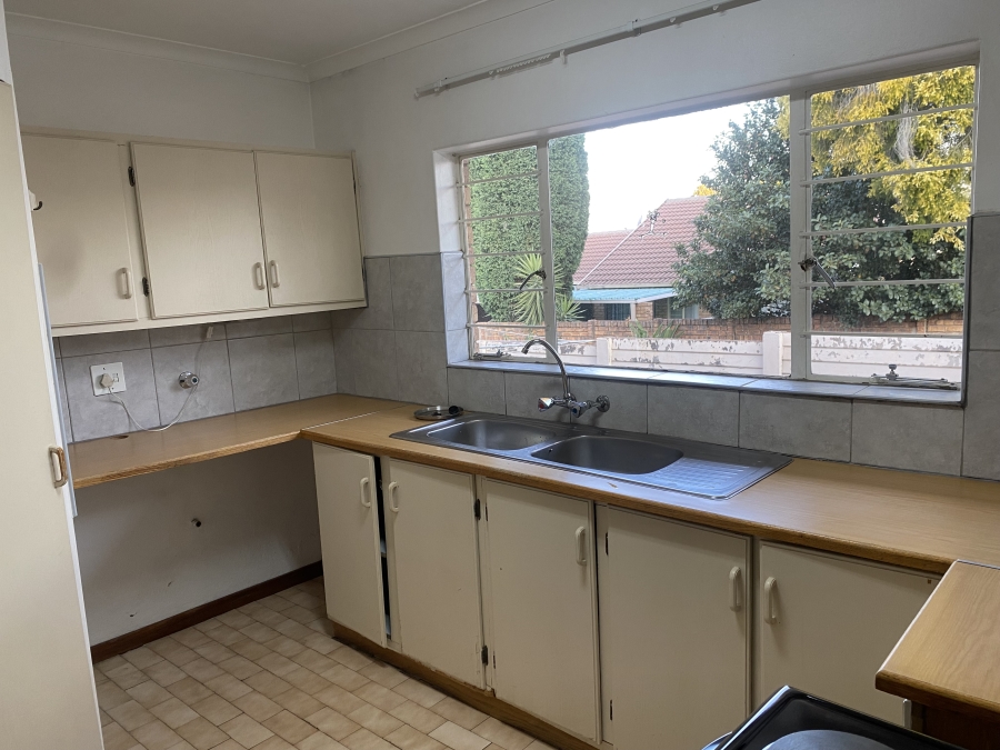 To Let 2 Bedroom Property for Rent in La Montagne Gauteng