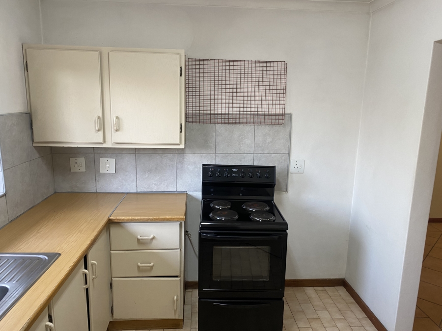 To Let 2 Bedroom Property for Rent in La Montagne Gauteng