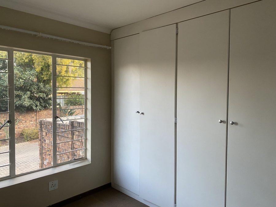 To Let 2 Bedroom Property for Rent in La Montagne Gauteng
