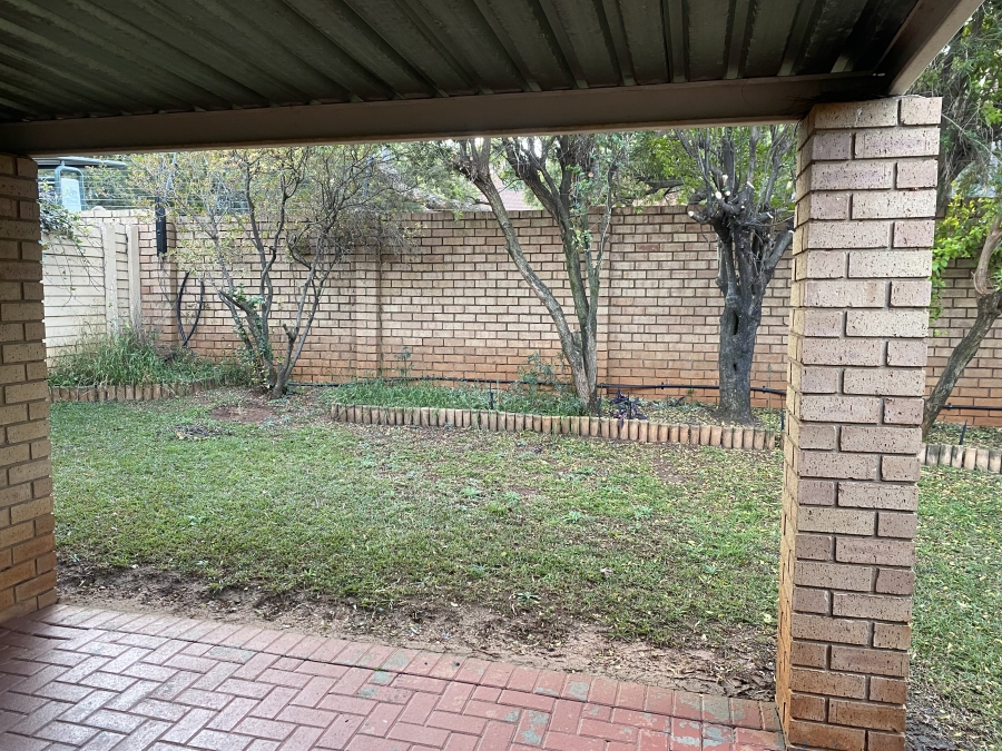 To Let 2 Bedroom Property for Rent in La Montagne Gauteng