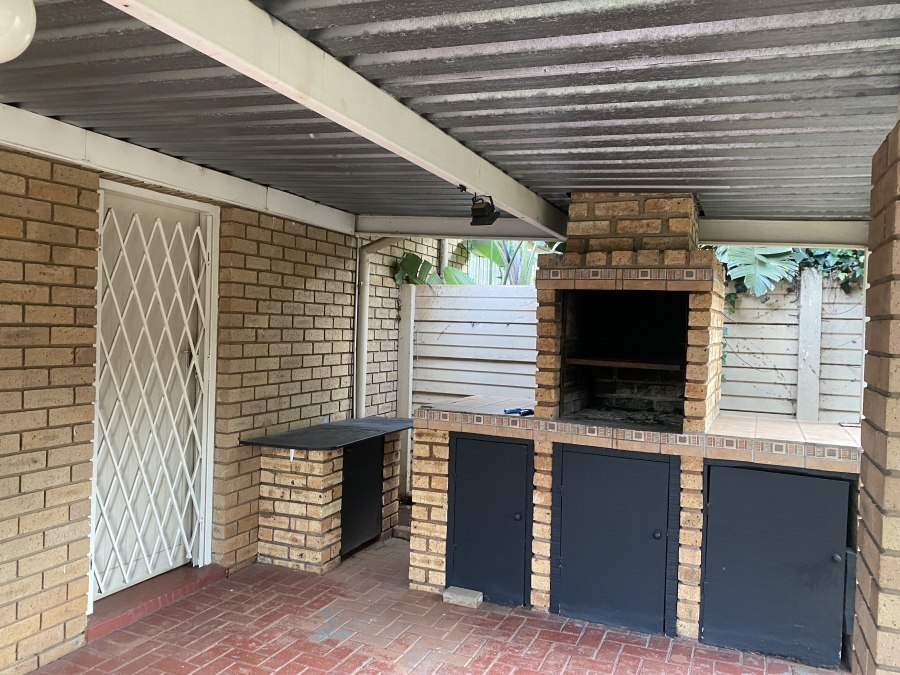 To Let 2 Bedroom Property for Rent in La Montagne Gauteng